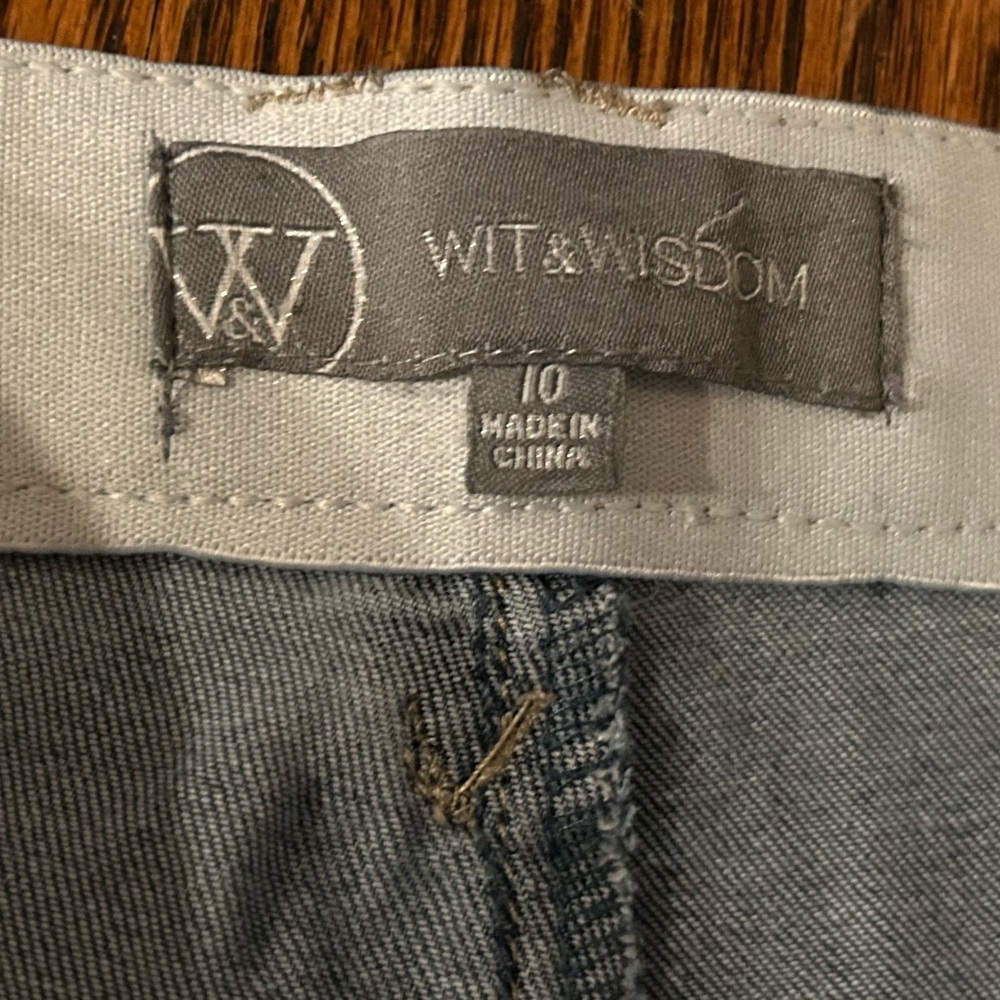 Wit & Wisdom Women's Straight Frayed Hem Jeans - Picture 5 of 5